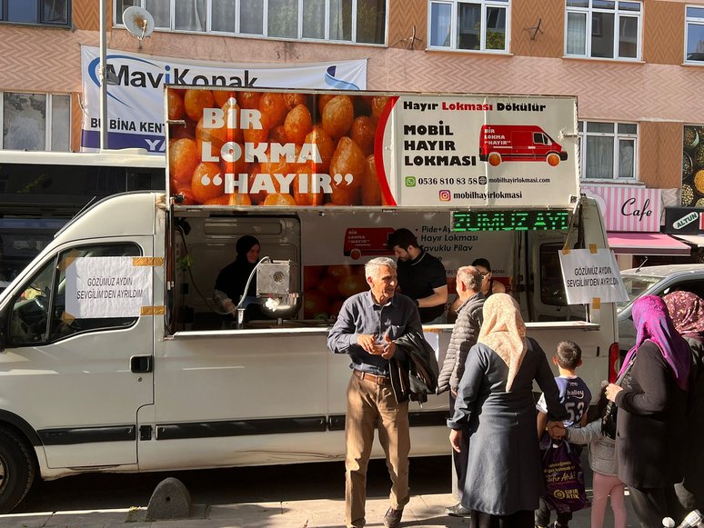 İstanbul’da Hayır Lokması Dağıtımı